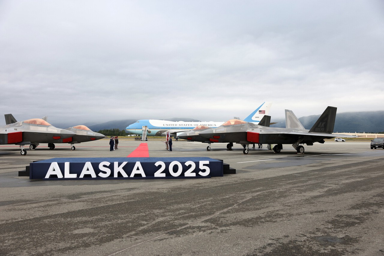 Liderlərin görüşündən maraqlı FOTOLAR