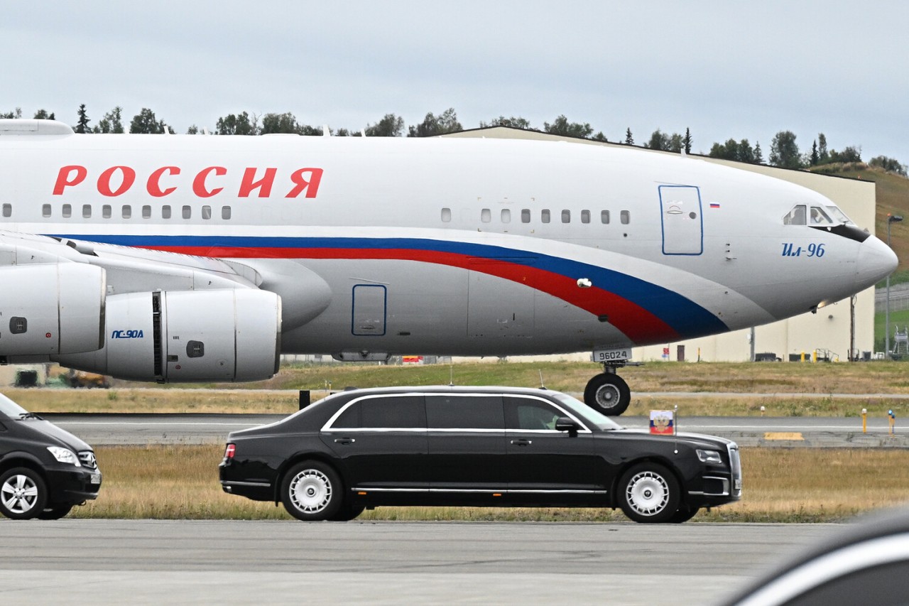 Liderlərin görüşündən maraqlı FOTOLAR