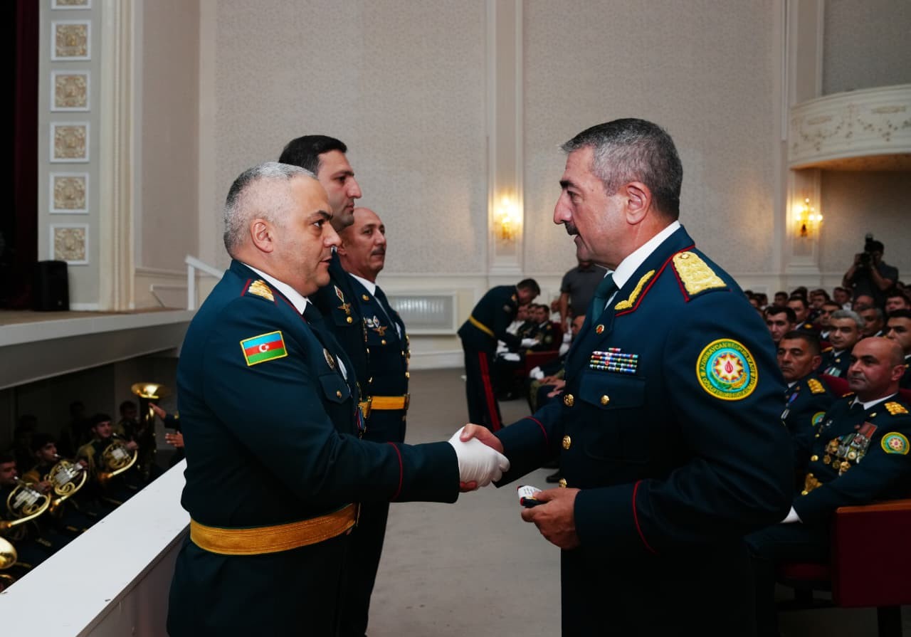Elçin Quliyev yeni generallara ali hərbi rütbələrini təqdim edib - FOTO