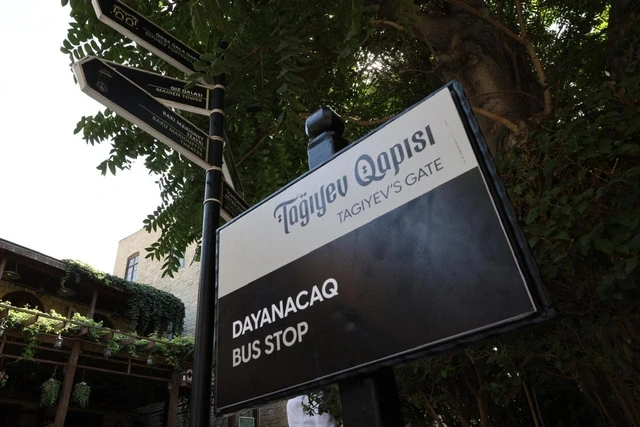 İçərişəhərdə qolfkar-avtobuslar istifadəyə verildi - FOTOLAR