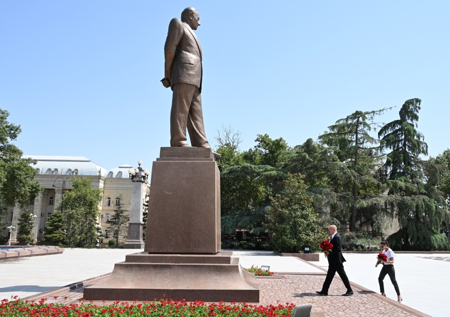 Prezident və birinci xanım Gəncə şəhərində olublar - FOTOLAR (YENİLƏNİB)