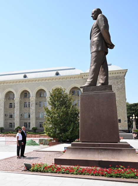 Prezident və birinci xanım Gəncə şəhərində olublar - FOTOLAR (YENİLƏNİB)