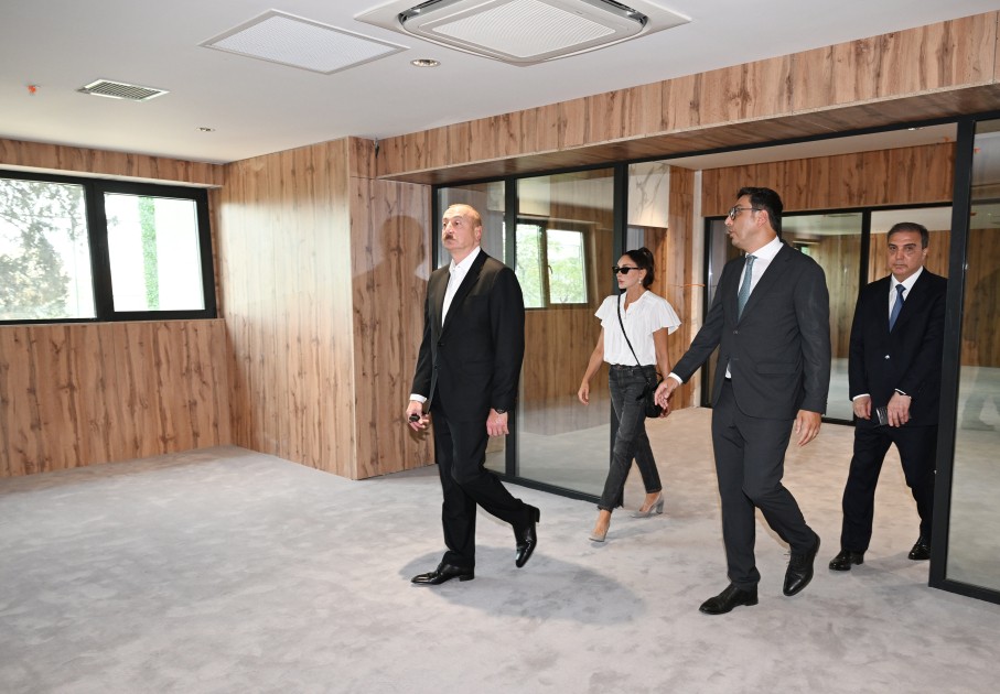 Prezident və birinci xanım Gəncə şəhər stadionunda - FOTOLAR (YENİLƏNİB)