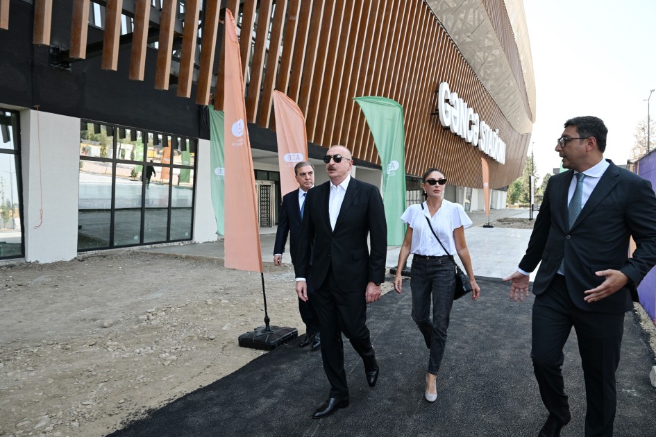 Prezident və birinci xanım Gəncə şəhər stadionunda - FOTOLAR (YENİLƏNİB)