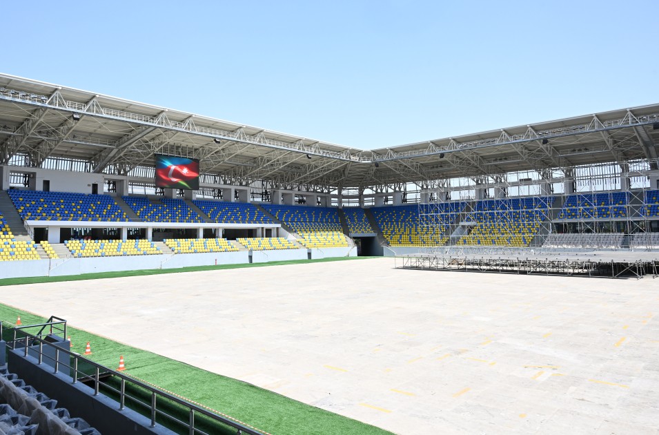 Prezident və birinci xanım Gəncə şəhər stadionunda - FOTOLAR (YENİLƏNİB)