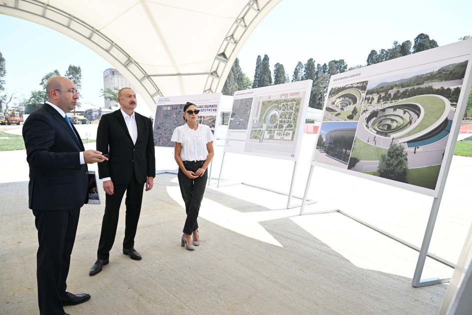 İlham Əliyev və xanımı Gәncә Memorial Kompleksində görülən işlərlə tanış olublar - FOTOLAR (YENİLƏNİB)