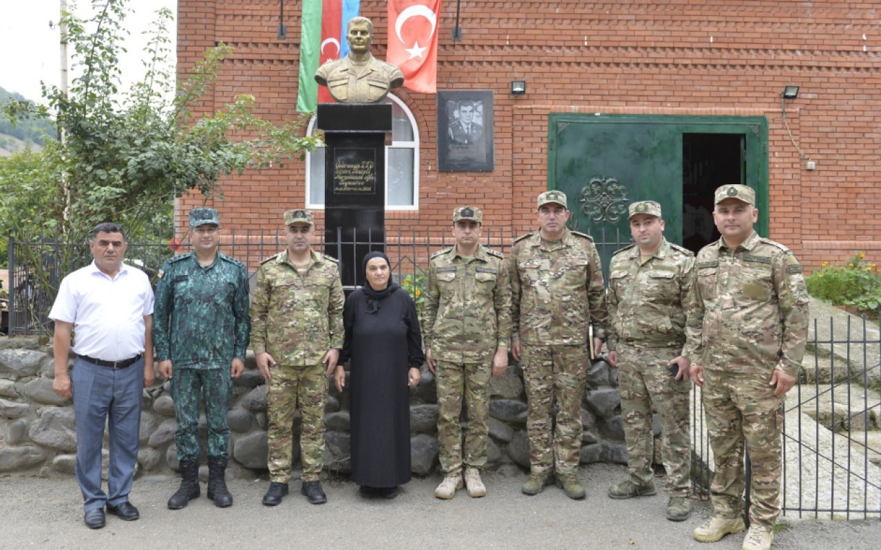 Hərbi prokuror şəhidin ailə üzvləri ilə görüşdü - FOTOLAR