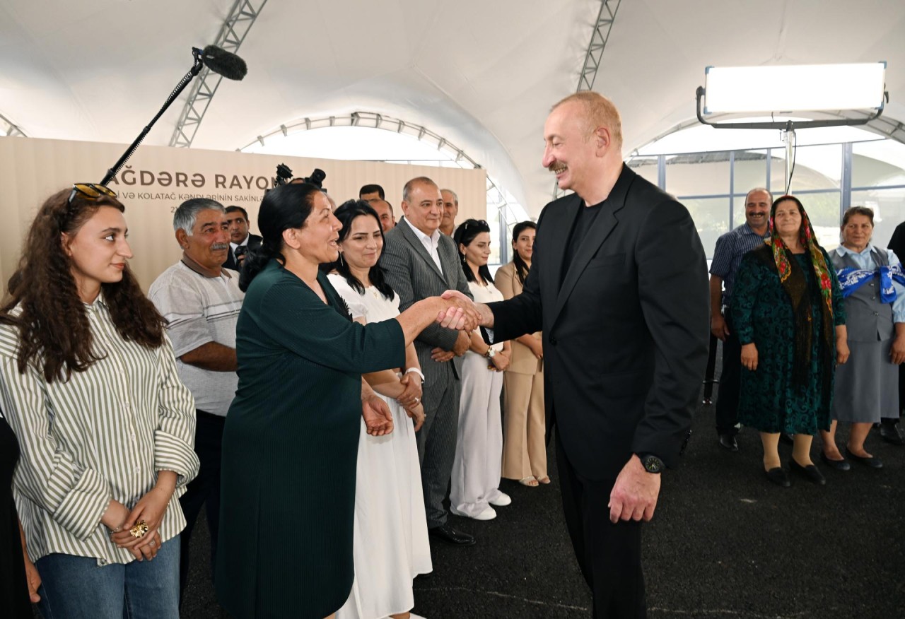 İlham Əliyev və birinci xanım Ağdərədə sakinlərlə görüşdü - YENİLƏNİB (FOTOLAR)