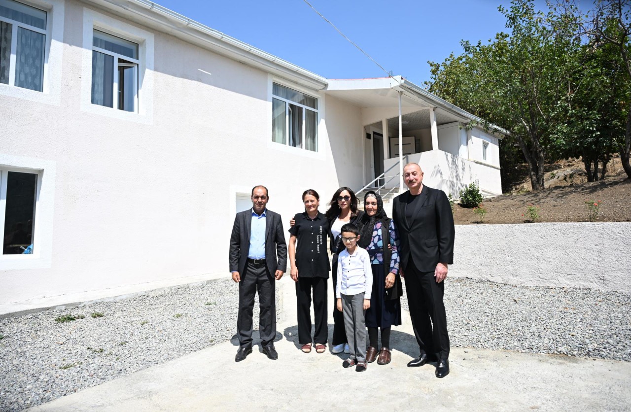 İlham Əliyev və birinci xanım Ağdərədə sakinlərlə görüşdü - YENİLƏNİB (FOTOLAR)