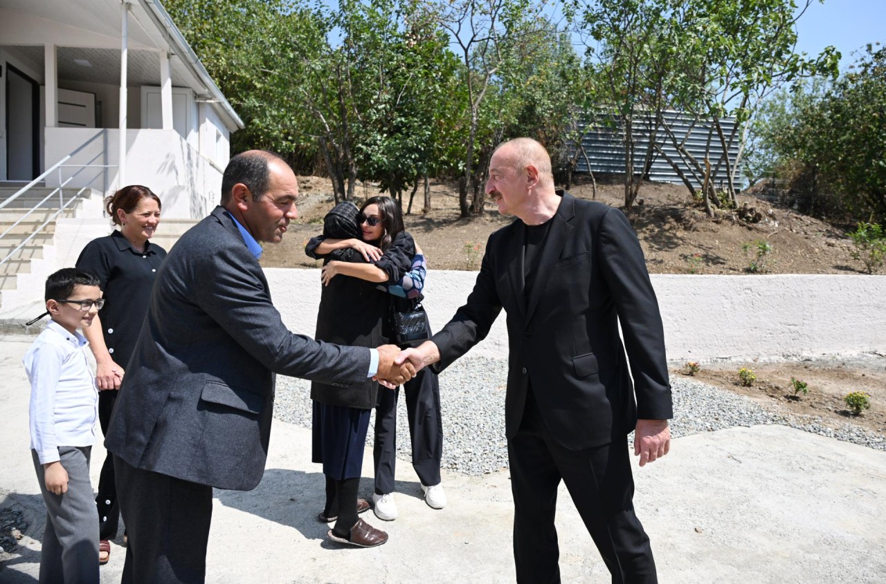 İlham Əliyev və birinci xanım Ağdərədə sakinlərlə görüşdü - YENİLƏNİB (FOTOLAR)