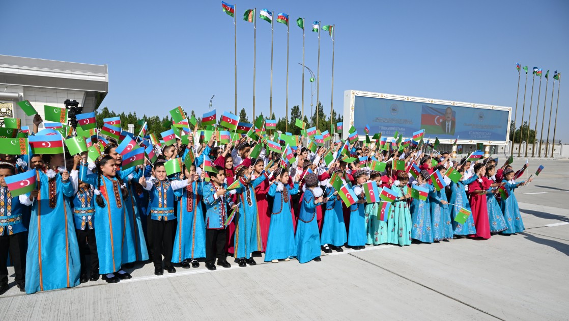 İlham Əliyev Türkmənistana getdi - FOTOLAR