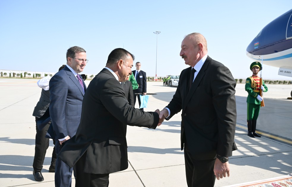 İlham Əliyev Türkmənistana getdi - FOTOLAR