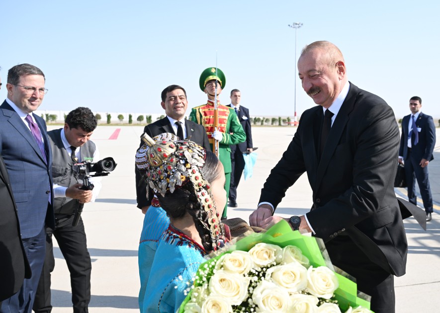 İlham Əliyev Türkmənistana getdi - FOTOLAR
