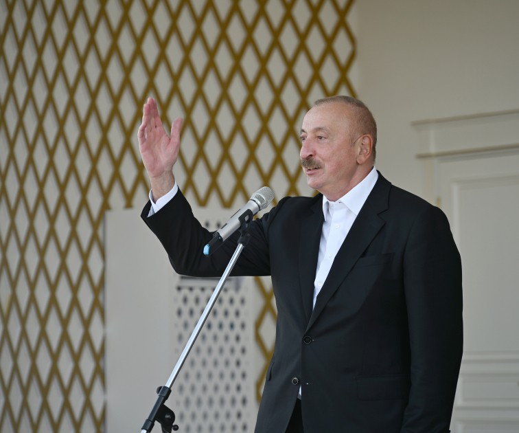 İlham Əliyevə “Axaltəkə” atı hədiyyə edildi - VİDEO (YENİLƏNİB)