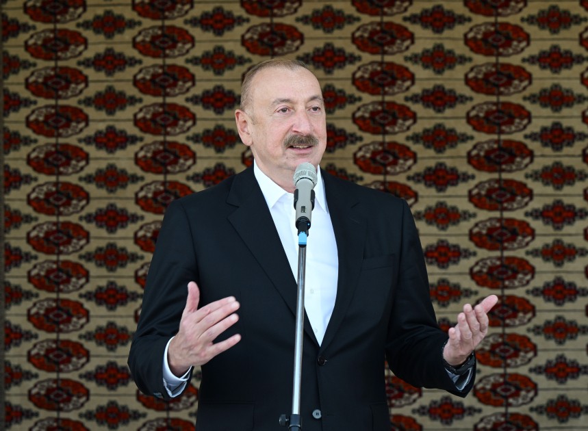 İlham Əliyevə “Axaltəkə” atı hədiyyə edildi - VİDEO (YENİLƏNİB)