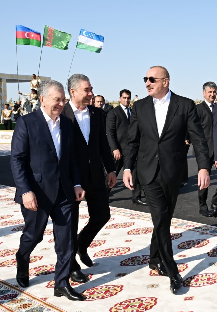 İlham Əliyevə “Axaltəkə” atı hədiyyə edildi - VİDEO (YENİLƏNİB)