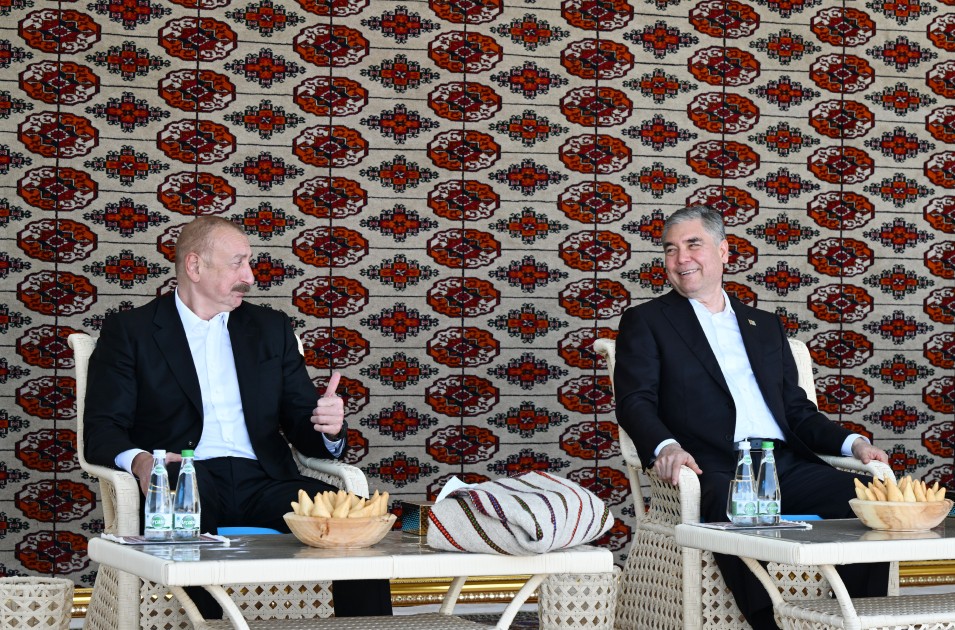 İlham Əliyevə “Axaltəkə” atı hədiyyə edildi - VİDEO (YENİLƏNİB)