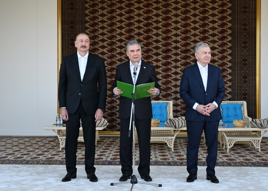 İlham Əliyevə “Axaltəkə” atı hədiyyə edildi - VİDEO (YENİLƏNİB)