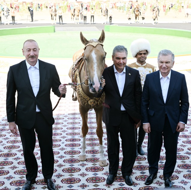 İlham Əliyevə “Axaltəkə” atı hədiyyə edildi - VİDEO (YENİLƏNİB)