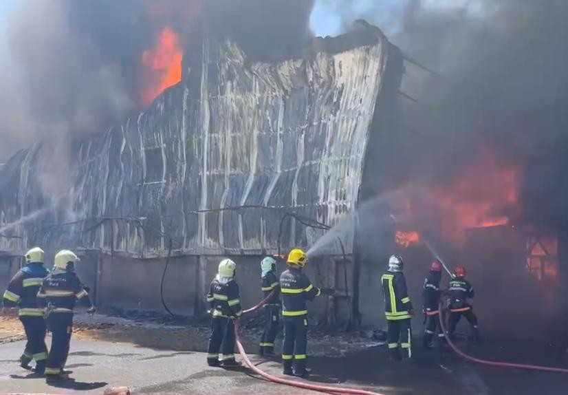 “Sədərək” ticarət mərkəzindəki yanğın davam edir - YENİLƏNİB