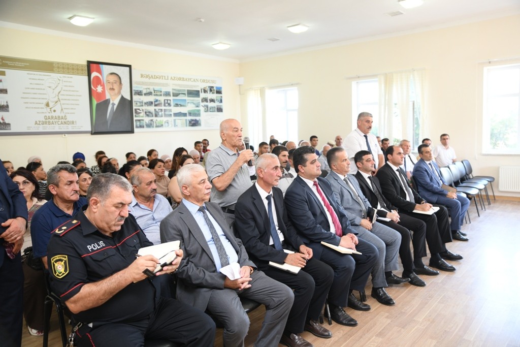 Taleh Qaraşov sakinlərin qayğı və problemlərini dinlədi - FOTOLAR