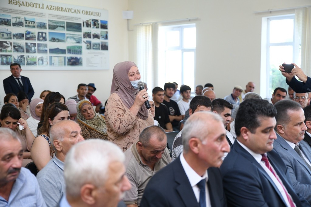 Taleh Qaraşov sakinlərin qayğı və problemlərini dinlədi - FOTOLAR