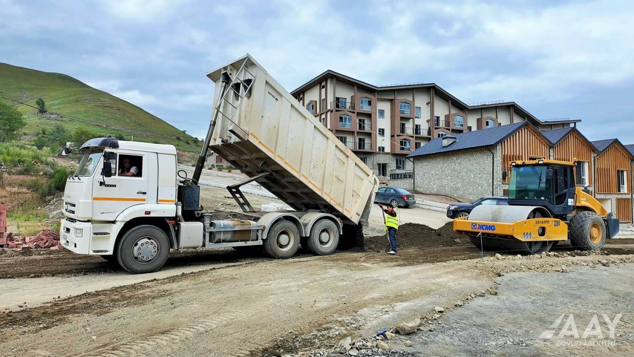 Kəlbəcərdə şəhərdaxili yollar yenidən qurulur - FOTOLAR