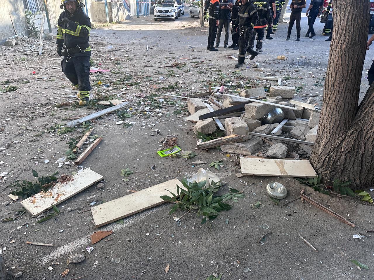 Bakıda mənzildə partlayış olub - Xəsarət alan var (VİDEO- YENİLƏNİB)
