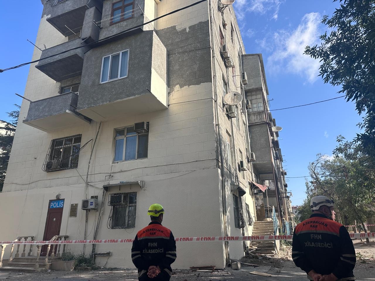 Bakıda mənzildə partlayış olub - Xəsarət alan var (VİDEO- YENİLƏNİB)