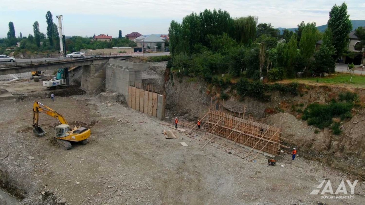 Qaraçay üzərində yeni körpü inşa olunur - FOTOLAR