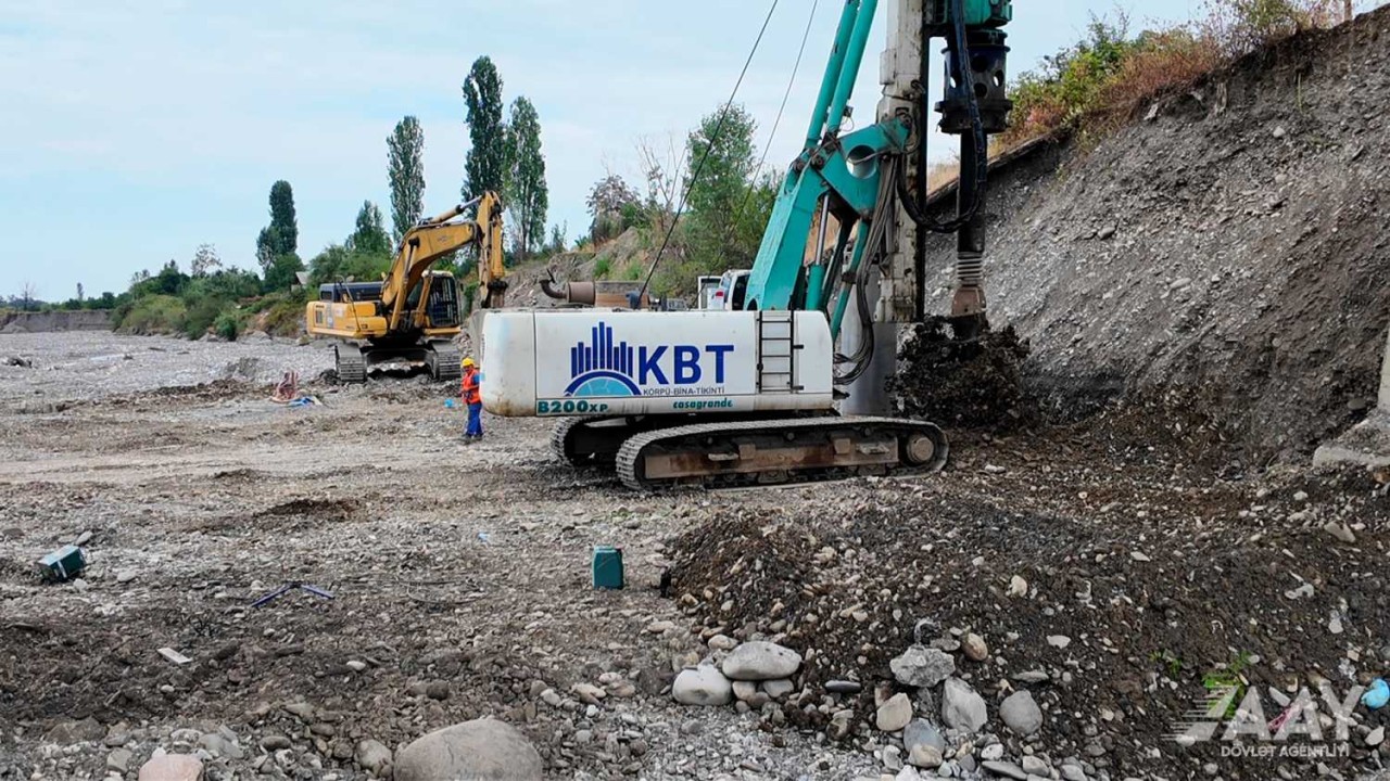Qaraçay üzərində yeni körpü inşa olunur - FOTOLAR