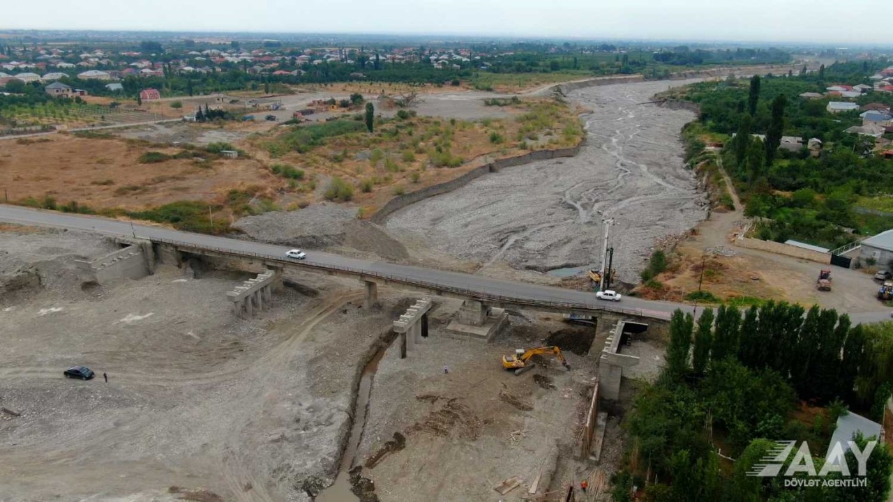Qaraçay üzərində yeni körpü inşa olunur - FOTOLAR