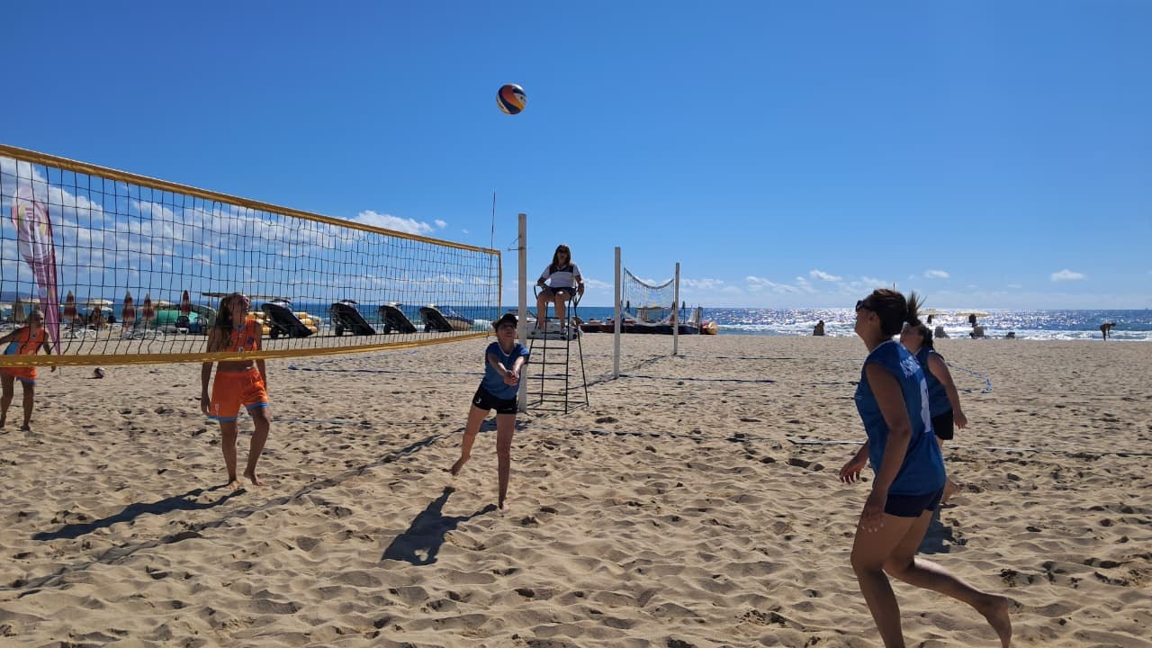 Müəllimlərimizin komandası Bolqarıstanda yarımfinala yüksəldi - FOTO