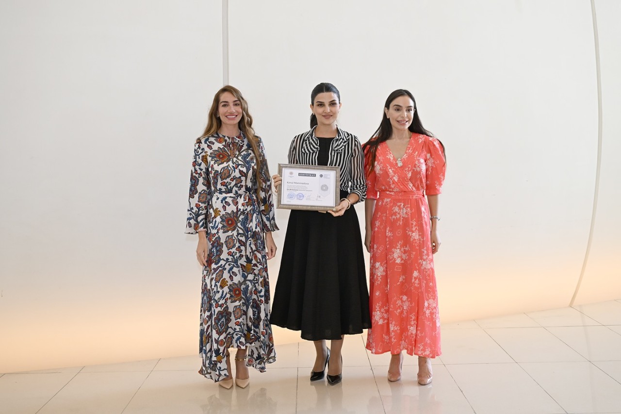 Leyla və Arzu Əliyeva tələbələrə sertifikatlarını təqdim etdilər - FOTOLAR