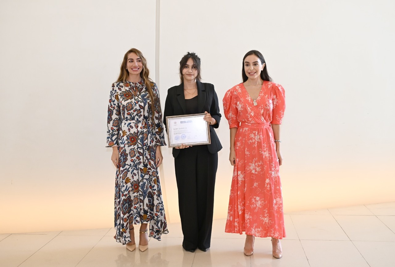 Leyla və Arzu Əliyeva tələbələrə sertifikatlarını təqdim etdilər - FOTOLAR
