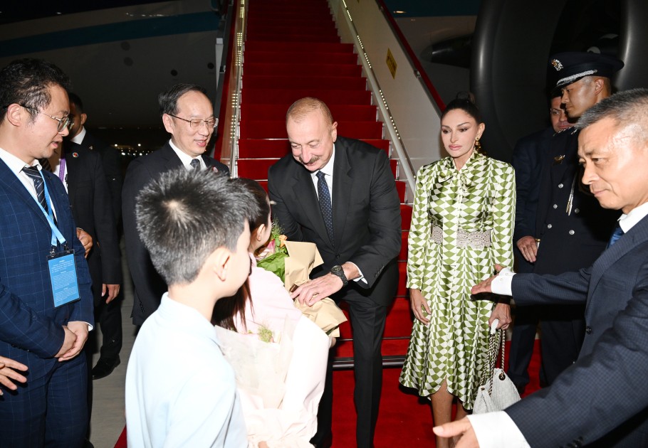 İlham Əliyev Çinə getdi - VİDEO (FOTOLAR)