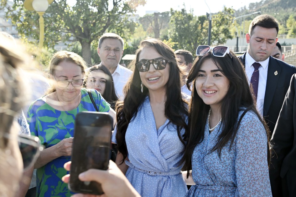 Bakıda klassik avtomobillərin yürüşü oldu - FOTOLAR