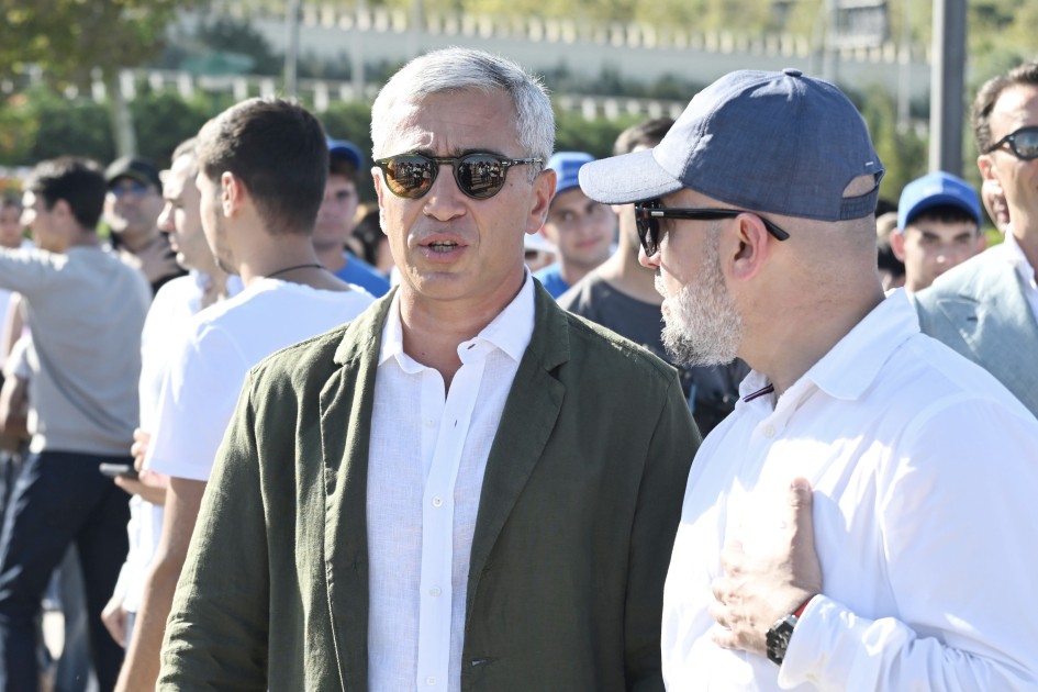 Bakıda klassik avtomobillərin yürüşü oldu - FOTOLAR