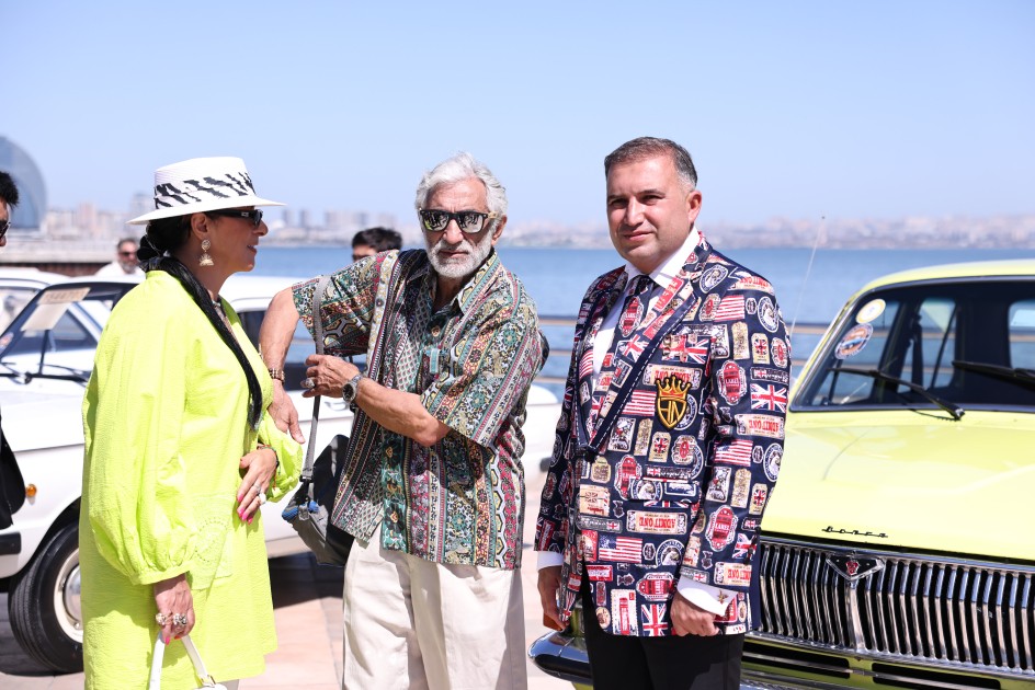 Bakıda klassik avtomobillərin yürüşü oldu - FOTOLAR