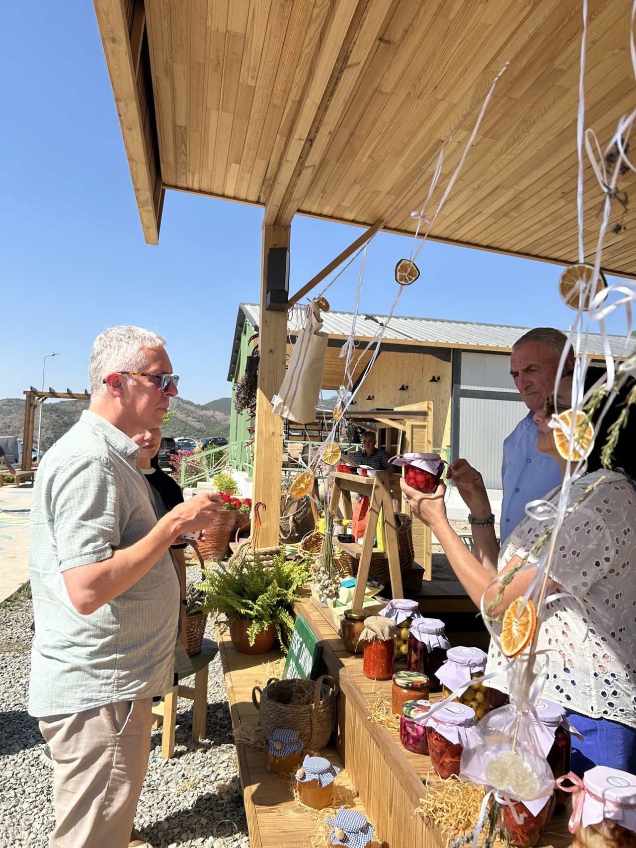 Böyük Britaniyanın Azərbaycandakı səfiri Laçında olub - FOTO