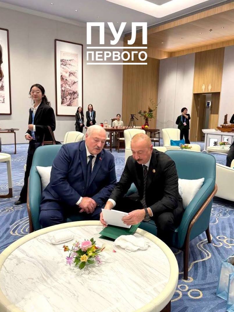 İlham Əliyev Lukaşenko və Şəriflə söhbət apardı - FOTO