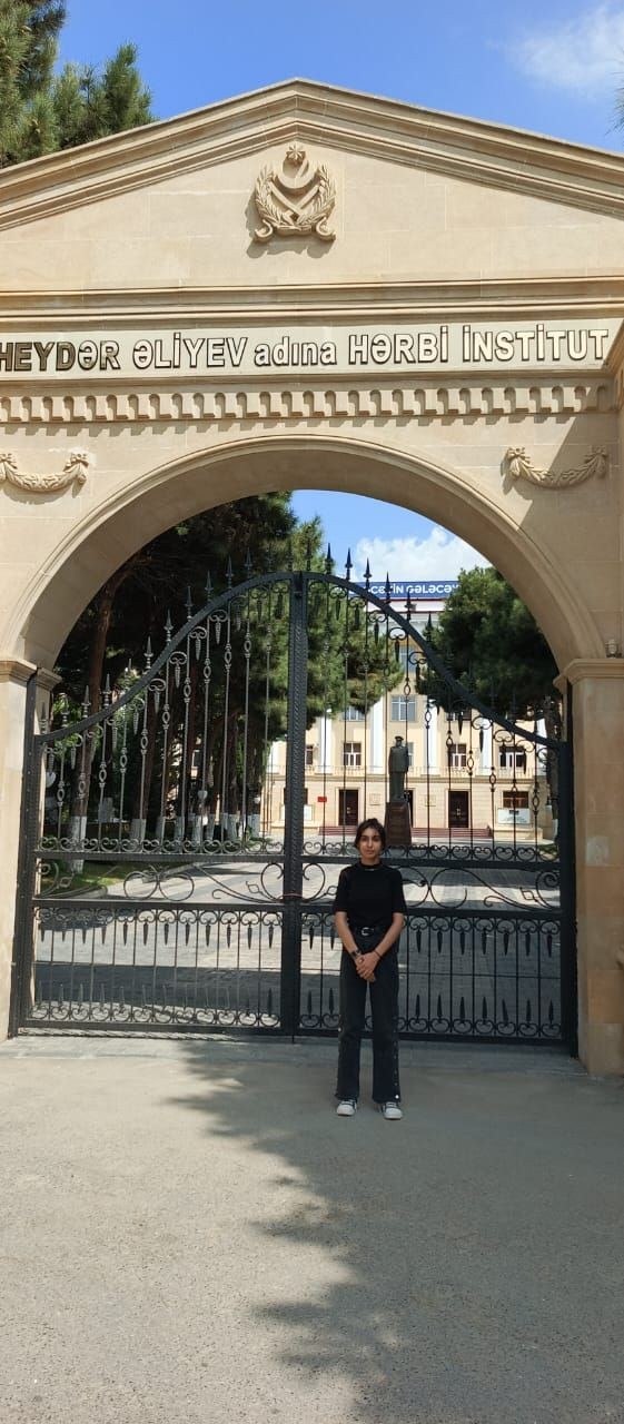 Azərbaycanda qız məzun Hərbi İnstituta qəbul oldu - FOTO