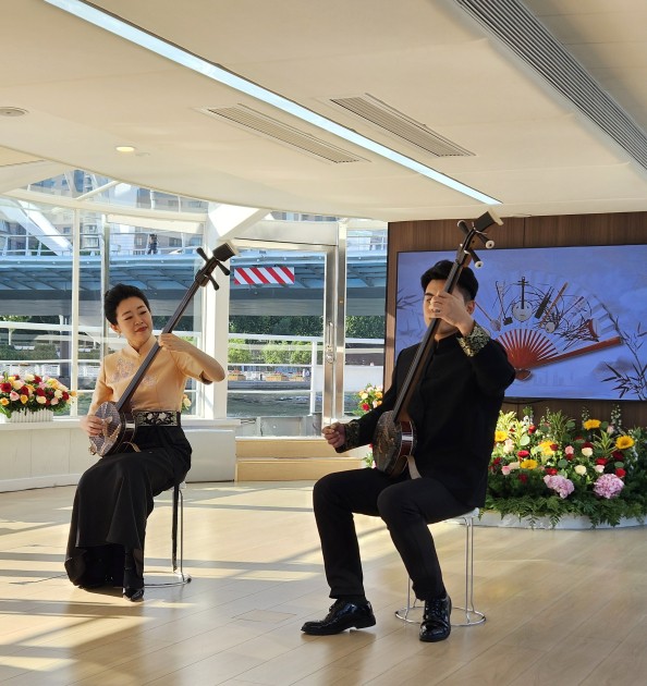 Mehriban Əliyeva dövlət başçılarının xanımları ilə gəmi gəzintisində - FOTOLAR