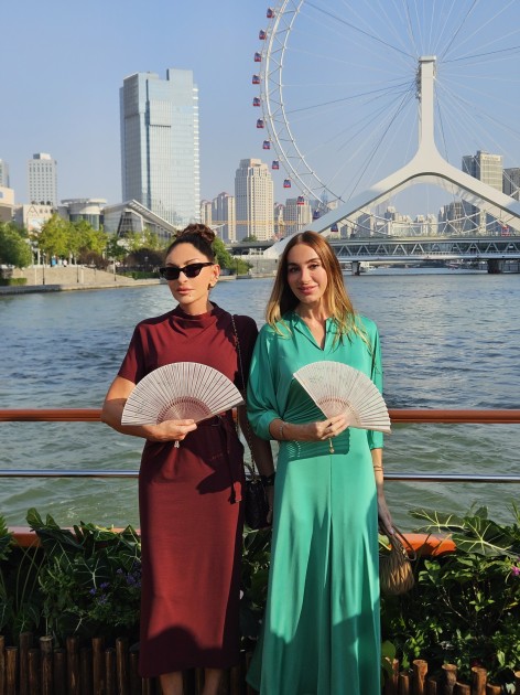 Mehriban Əliyeva dövlət başçılarının xanımları ilə gəmi gəzintisində - FOTOLAR