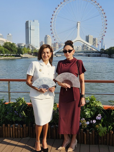 Mehriban Əliyeva dövlət başçılarının xanımları ilə gəmi gəzintisində - FOTOLAR