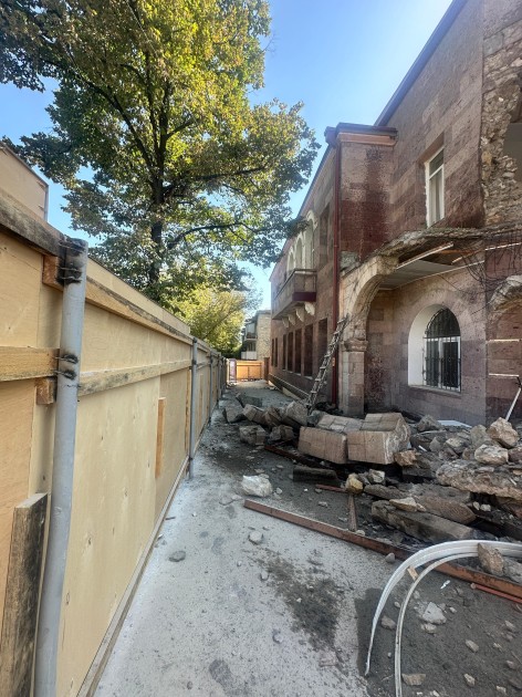 Xankəndidə qondarma rejimin “XİN”inin binası sökülür - VİDEO+FOTOLAR