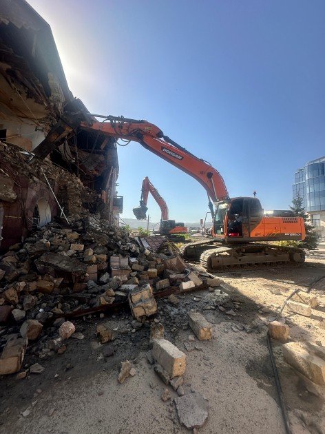 Xankəndidə qondarma rejimin “XİN”inin binası sökülür - VİDEO+FOTOLAR