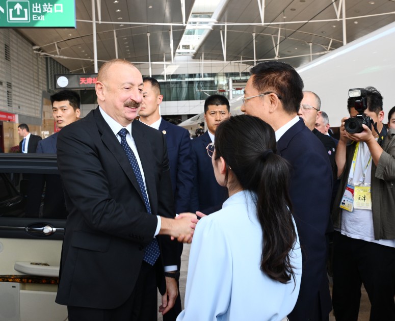 İlham Əliyev və xanımı Pekində belə qarşılandı - VİDEO (YENİLƏNİB)