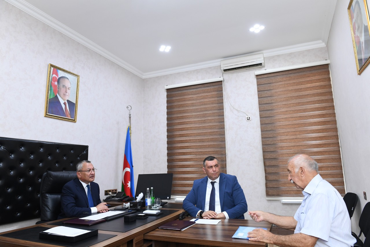 Rövşən Rzayev vətəndaşların müraciətlərini dinlədi - FOTOLAR