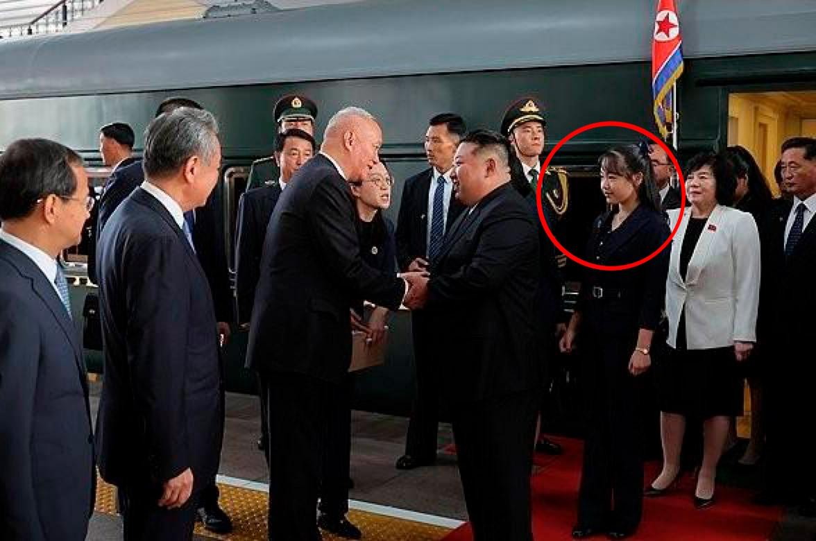 Kimi qarşılamaq üçün səfərbər oldular - FOTO